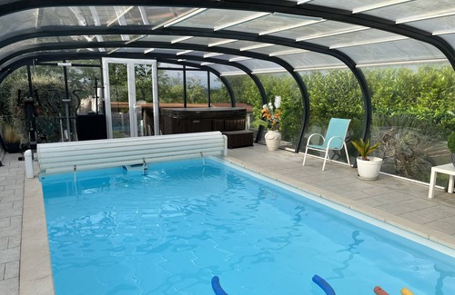 Romagnat Apartamento | Lovely apartment to rent with sheltered pool in Auvergne near the Puys mountains