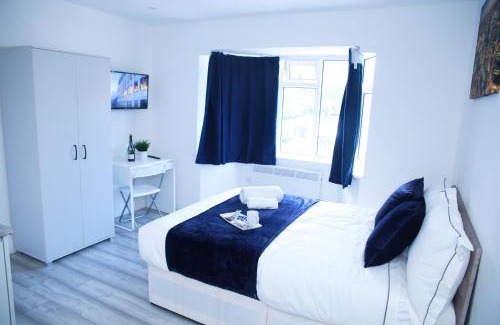 South Harrow Apartamento | Lovely Apartment with free parking on premises.
