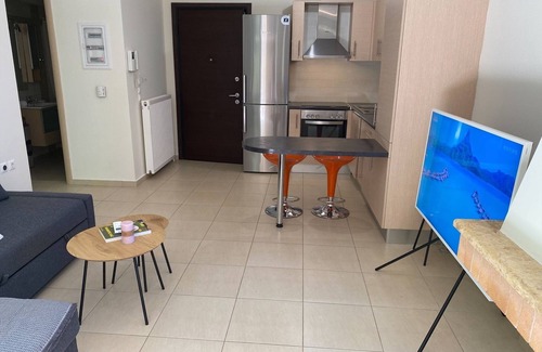 Marousi Apartamento | Lovely Apartment with Garden and indoor Fireplace!