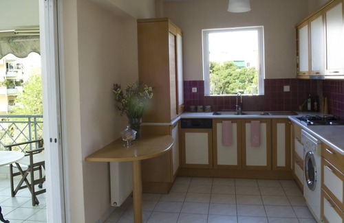Agia Paraskevi Apartamento | Precioso apartamento en Atenas en un barrio tranquilo con vistas al monte Hymettos