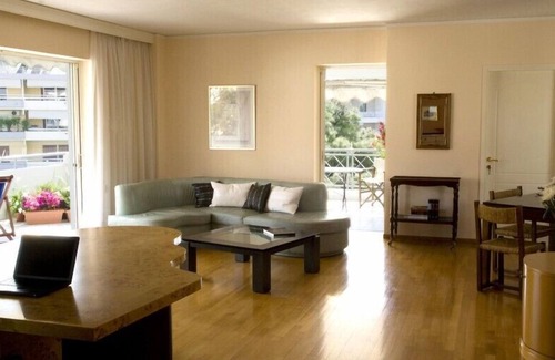 Agia Paraskevi Apartamento | Precioso apartamento en Atenas en un barrio tranquilo con vistas al monte Hymettos