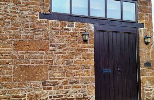 Shutford Cabaña | Lovely barn conversion cottage with countryside views
