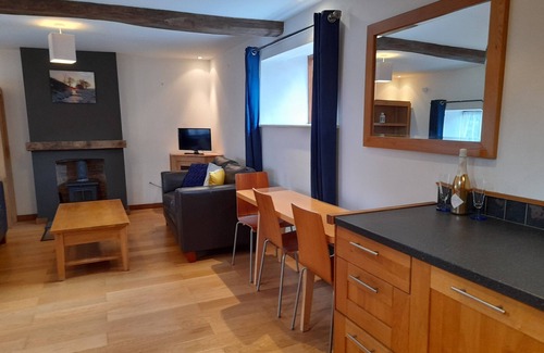 Shutford Cabaña | Lovely barn conversion cottage with countryside views