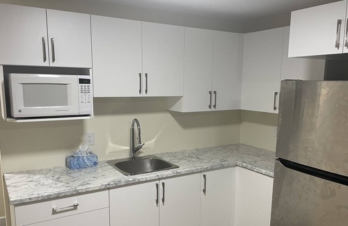 Dieppe Apartamento | Lovely Basement Apartment with separate entrance