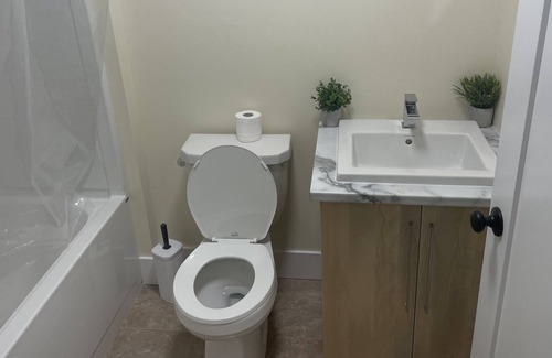 Dieppe Apartamento | Lovely Basement Apartment with separate entrance