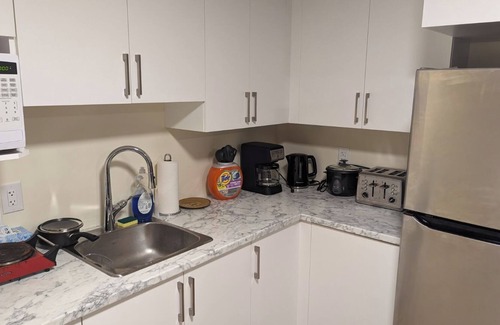 Dieppe Apartamento | Lovely Basement Apartment with separate entrance