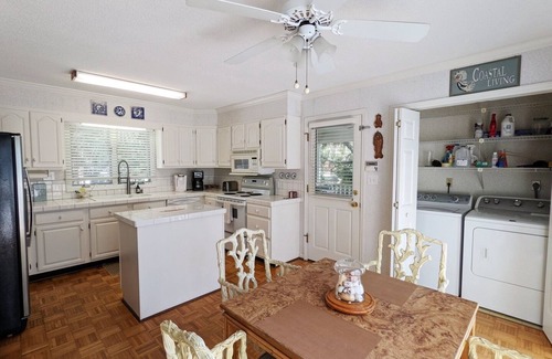 North Litchfield Beach Casa | Lovely beach home in N Litchfield on Flagg Lake.