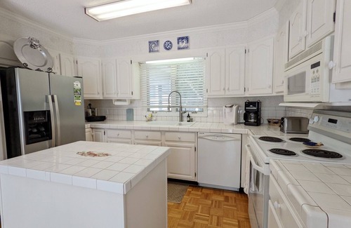 North Litchfield Beach Casa | Lovely beach home in N Litchfield on Flagg Lake.