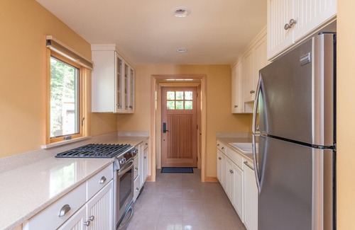 Meredith Casa | Lovely Black Cat Island waterfront