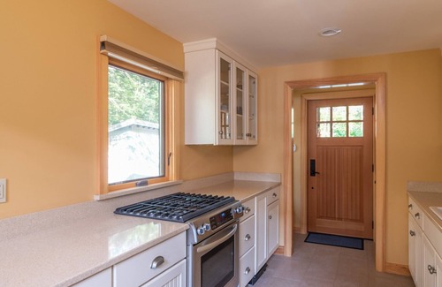 Meredith Casa | Lovely Black Cat Island waterfront