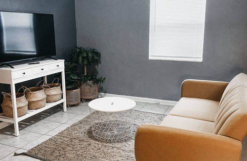 South Middle River Apartamento | Lovely Bohemian Apartment