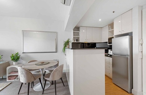 South Yarra Apartamento | Lovely Boutique 1-Bed Unit with Gym & Pool
