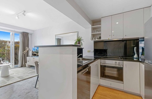South Yarra Apartamento | Lovely Boutique 1-Bed Unit with Gym & Pool