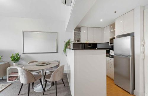 South Yarra Apartamento | Lovely Boutique 1-Bed Unit with Gym & Pool