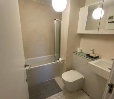 Wapping Casa | Lovely bright double room-private bathroom