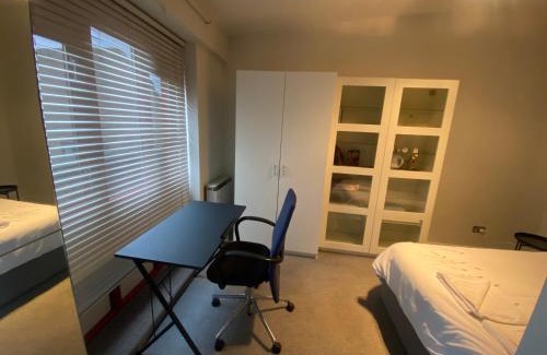 Wapping Casa | Lovely bright double room-private bathroom
