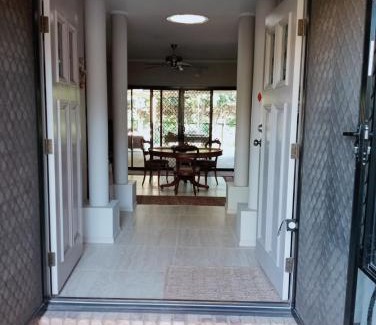 Collingwood Park Cama Y Desayuno | Lovely, bright single bedroom, private bathroom, coffee beakfast, relax, near shopping Malls