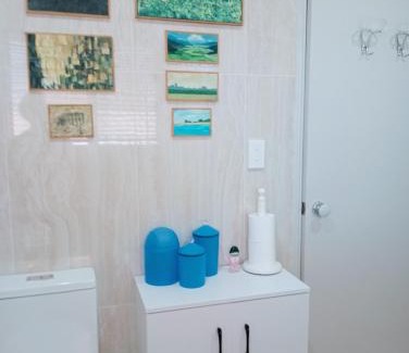 Collingwood Park Cama Y Desayuno | Lovely, bright single bedroom, private bathroom, coffee beakfast, relax, near shopping Malls