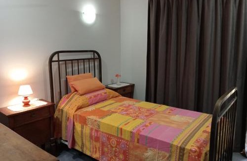 Collingwood Park Cama Y Desayuno | Lovely, bright single bedroom, private bathroom, coffee beakfast, relax, near shopping Malls