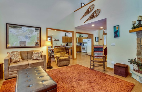 Timberline Casa | Hermosa casa ofrece fácil acceso a caminatas, ciclismo y más.