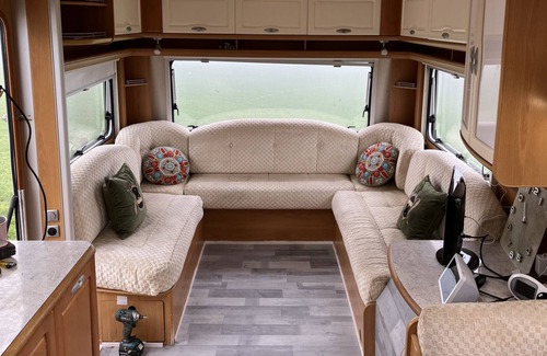 Garn Fadryn Chalet De Esquí | Lovely caravan with stunning views Aberdaron