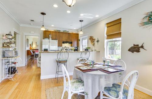 Carrabelle Casa | Lovely Carrabelle Home with Lake Views and Pool Access