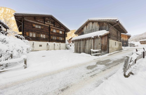 Serneus Chalet De Esquí | Lovely Chalet in Klosters with five bedrooms five bathrooms close to ski lift