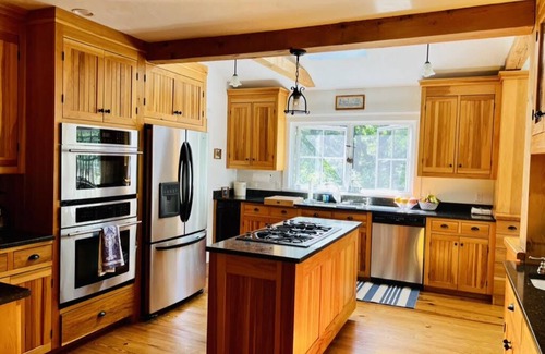 Chilmark Casa | Lovely Chilmark home on Abel's Hill with private beach, pond, tennis, and trails