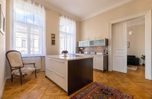 Prague 2 Apartamento | Lovely city view apartment next to National Museum by eaysBNB