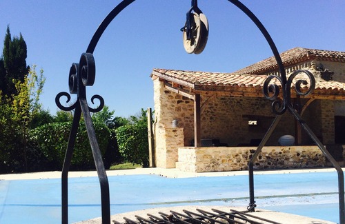 Paulhiac Casa | HERMOSA CASA DE VACACIONES EN PIEDRA CÓMODA EN TRANQUILA CON PISCINA PRIVADA