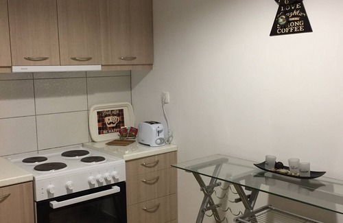 Palaio Faliro Apartamento | Lovely condo across Marina Flisvos, in Palero Faliro Athens.