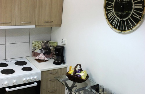Palaio Faliro Apartamento | Lovely condo across Marina Flisvos, in Palero Faliro Athens.