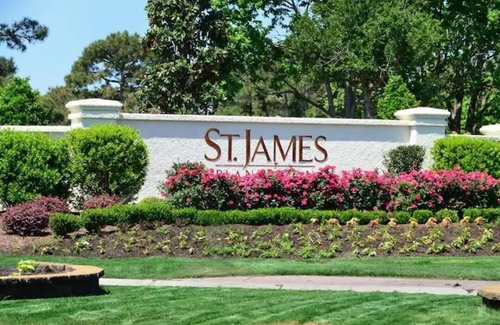 St. James Condominio | Lovely Condo with Pool Access- 15 minutes from the Beach!