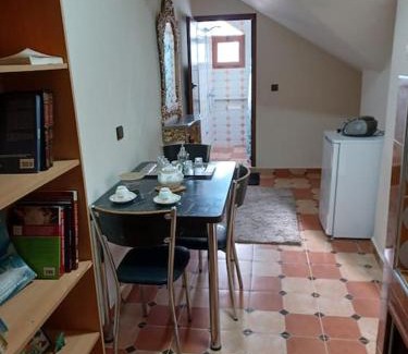 Ifrane Apartamento | Lovely & Cozy Self-Contained Studio Apartment For 2 Guests Apt No 3