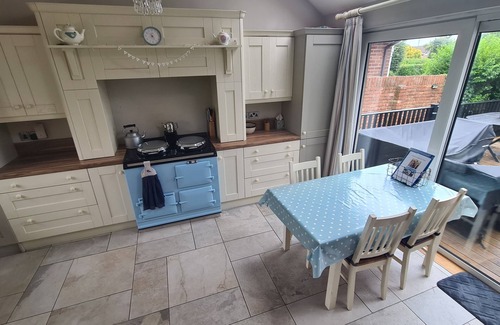 Bangor Casa | Lovely Detached Family House in Seaside Town