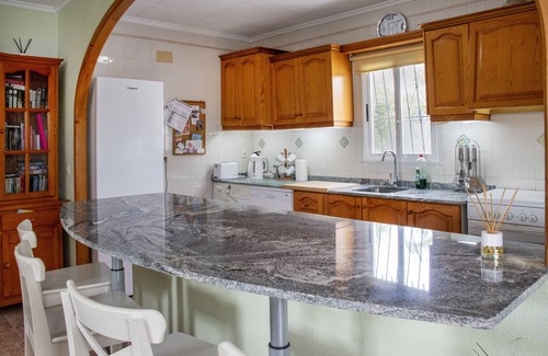San Luis Villa | Bonito chalet con piscina privada en amplia parcela