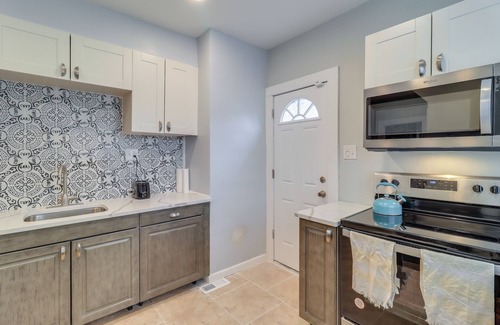 Detroit Casa | Lovely Detroit Home w/ Deck: Near Hospitals!