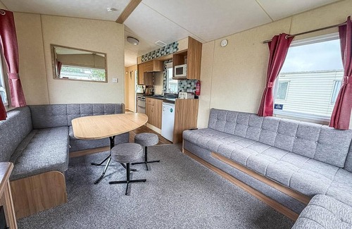 Louth Casa | Lovely dog friendly 8 berth caravan at Sunnydale, Lincolnshire ref 35197S