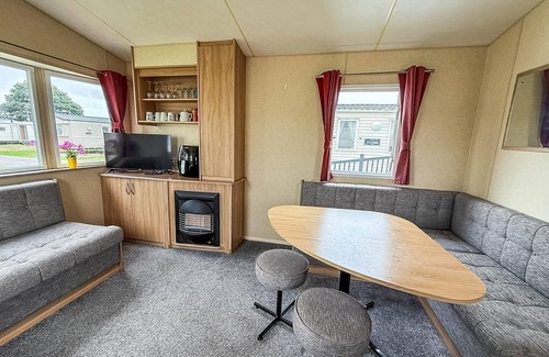 Louth Casa | Lovely dog friendly 8 berth caravan at Sunnydale, Lincolnshire ref 35197S
