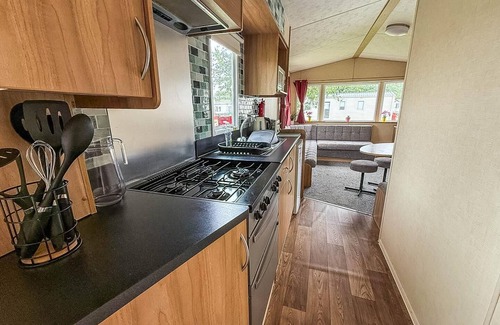Louth Casa | Lovely dog friendly 8 berth caravan at Sunnydale, Lincolnshire ref 35197S