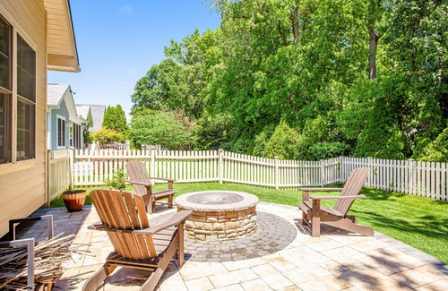 Lewes Casa | Lovely dog-friendly home with tennis, fast WiFi, deck, grill & W/D