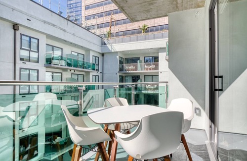 City West Apartamento | Lovely Downtown 1BR w/ Pool, Gym & W/D near Staples Center, by Blueground