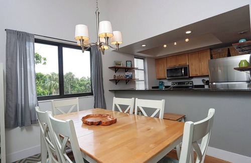 The Dunes Casa | Lovely Elevated Duplex with Spacious Open-Concept Living Area - Oasis Inn at the Dunes
