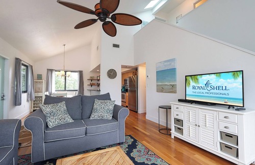 The Dunes Casa | Lovely Elevated Duplex with Spacious Open-Concept Living Area - Oasis Inn at the Dunes
