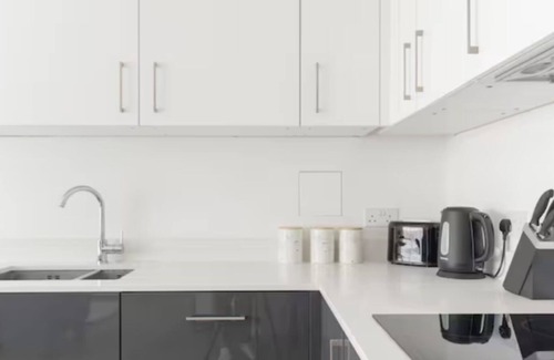 Leyton Apartamento | Lovely En-suite Flat With Balcony and Parking