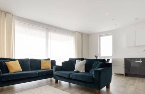 Leyton Apartamento | Lovely En-suite Flat With Balcony and Parking
