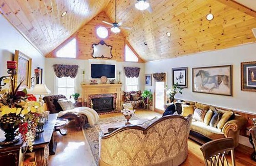 Caroleen Casa | Lovely Equine Countryside Estate on 68 Acres