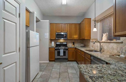 South Arlington Casa | Lovely Family Home | Garage | Patio | Pet Friendly