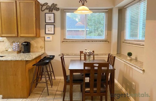 South Arlington Casa | Lovely Family Home | Garage | Patio | Pet Friendly