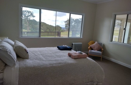 Dalveen Otro | Lovely Farm Stay in the Northern Granite Belt. 8 Minutes From Wineries